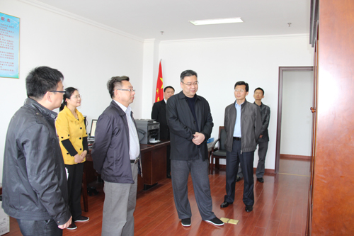 李顺琪在区教育实践活动办公室调研时强调