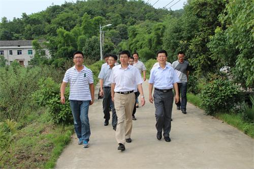 新闻 宜秀要闻 > 正文      齐申勇一行考察了龙泉生态园,青林果业,浚