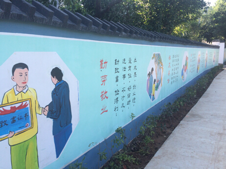 在社区大树林组,只见沿路房屋外墙上一幅幅色彩艳丽的宣传画