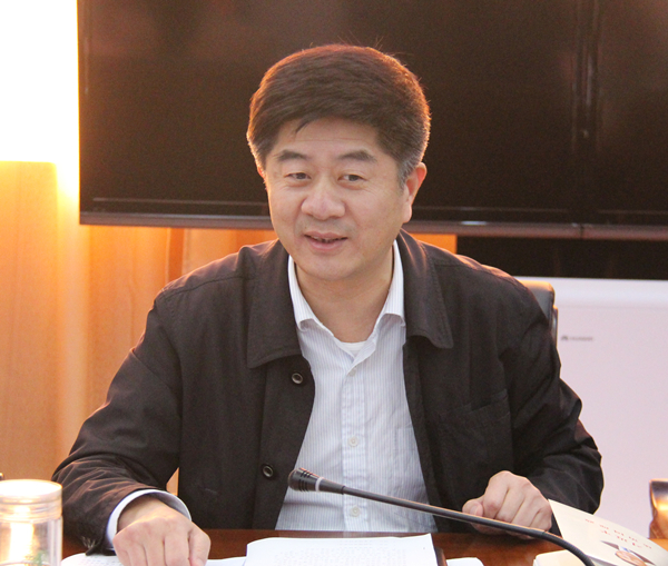 娄雪松在区委中心组"严以用权"专题学习研讨会上强调