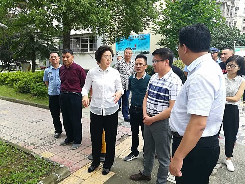 陈爱军在督查文明创建时指出举一反三应改尽改提升硬件设施标准